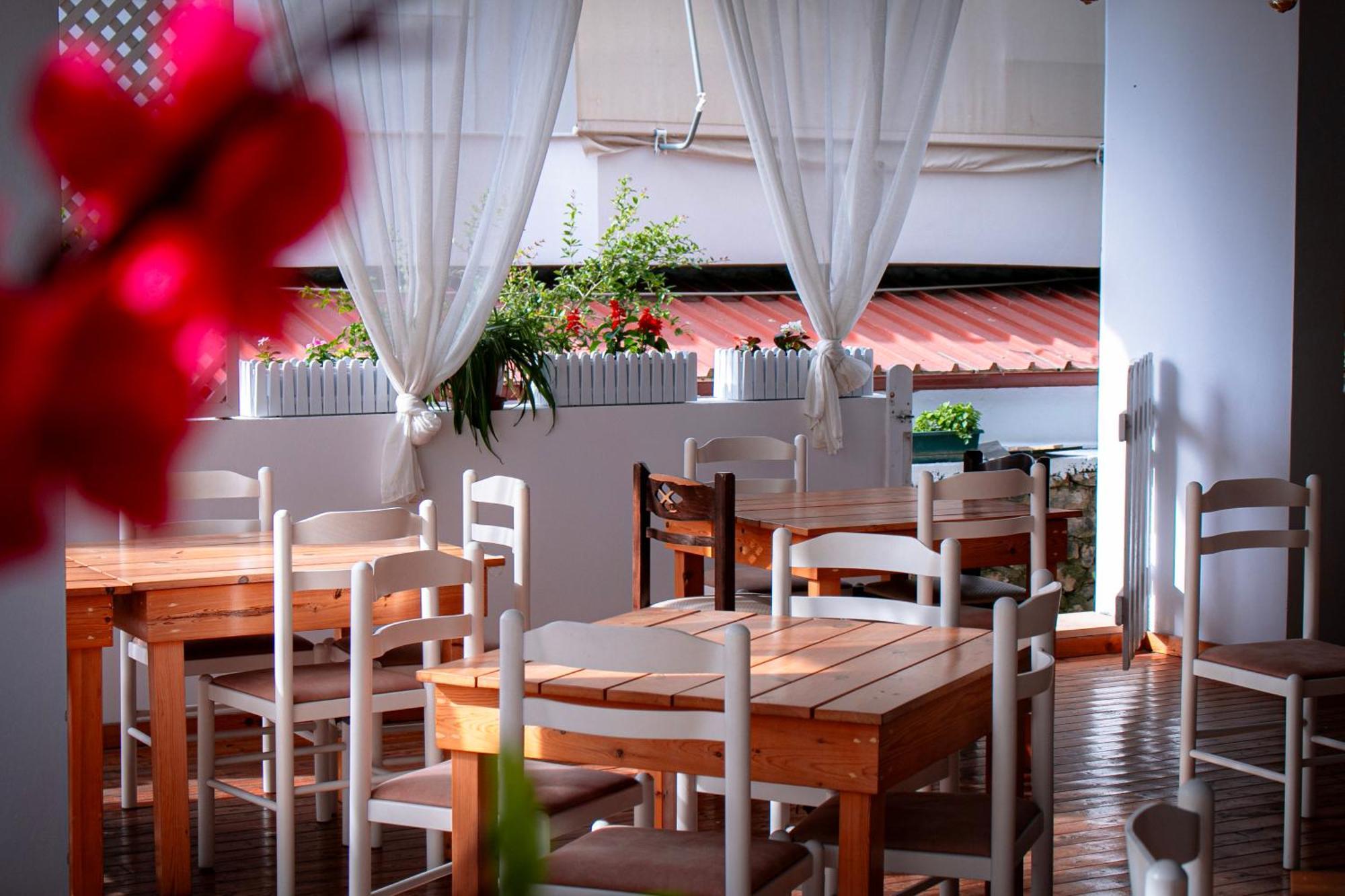 Hotel Fron Sarande Exterior photo