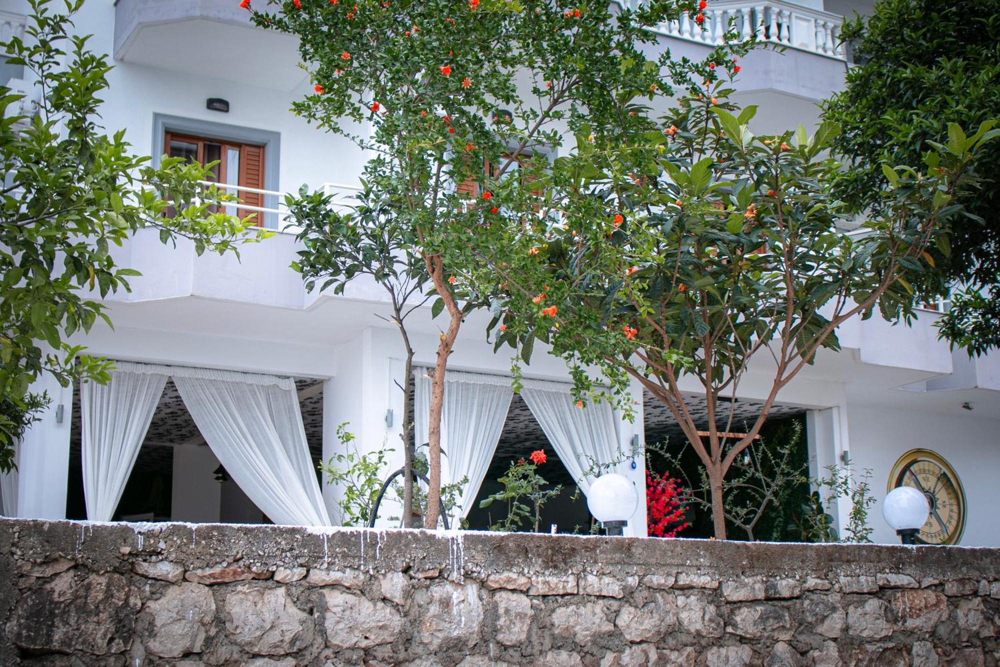 Hotel Fron Sarande Exterior photo